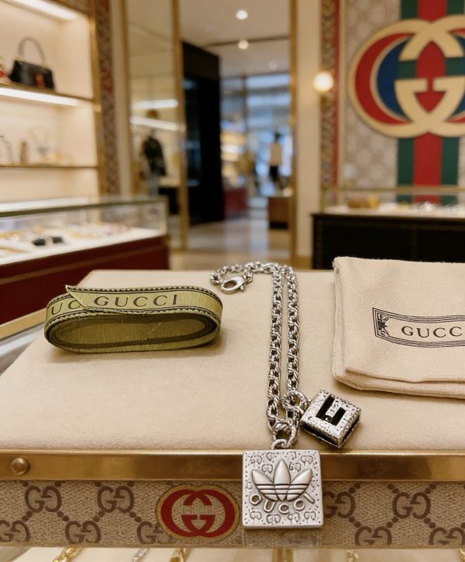 Gucci Necklace  02yxs77